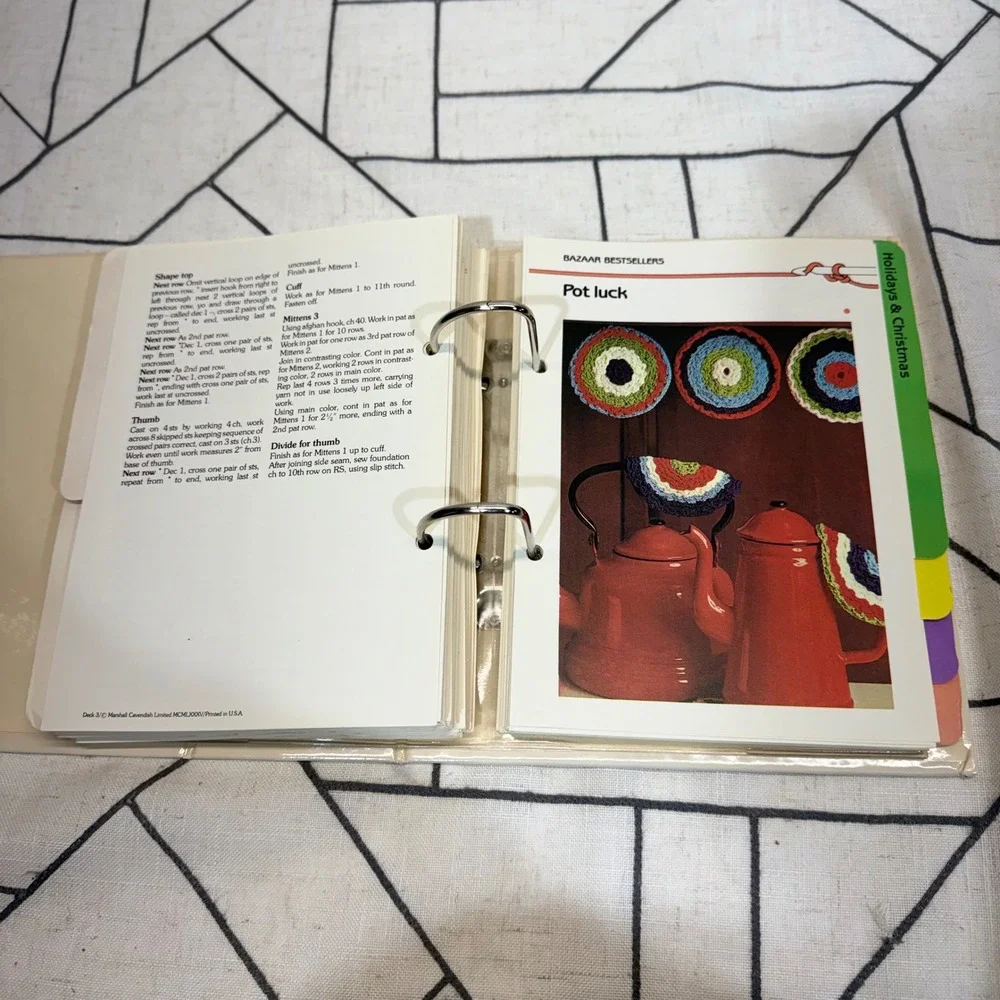 Golden Quick 'N‎ Easy Crocheting Binder 1985 Cream Vintage Pattern Collection